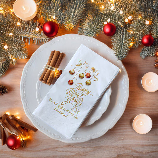 Altın Detaylı Happy New Year 2026 Peçetesi – Yılbaşı Süsleri ve Işıltılı Mesaj Baskılı Peçete | 33x33 cm, 20’li Paket
