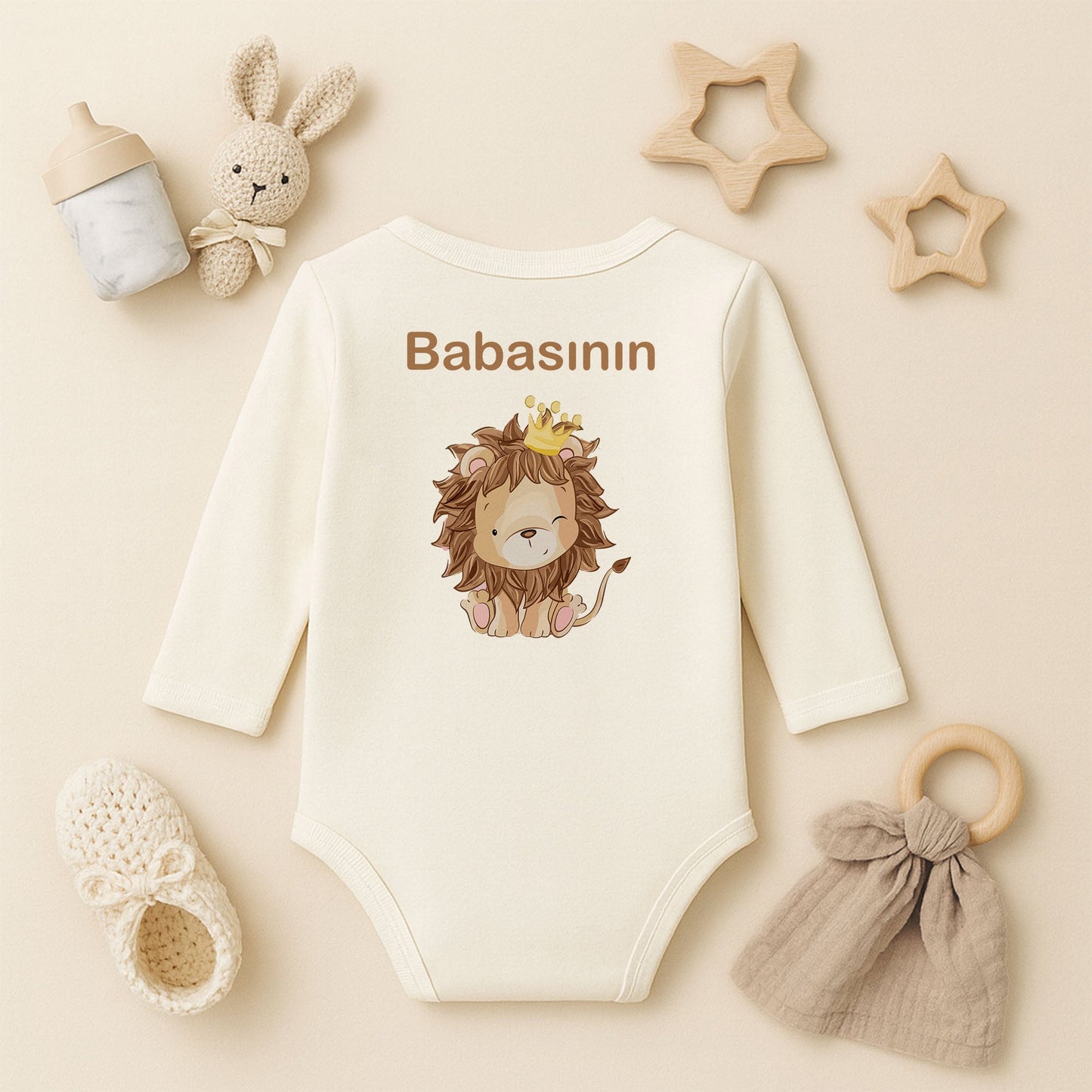 Babasının Aslanı Bebek Zıbın – Taçlı Aslan İllüstrasyon | 1–36 Ay | Erkek Bebek Tema