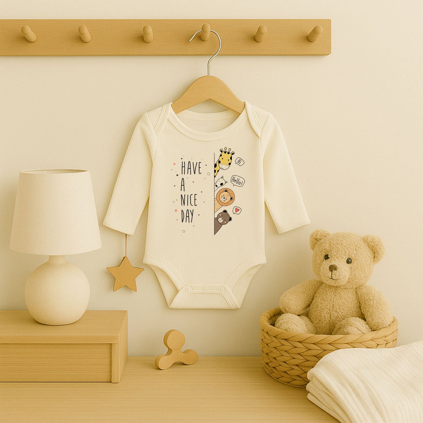 “Have a Nice Day” Yazılı Hayvan Figürlü Bebek Zıbını – 1–36 Ay | Sevimli Unisex Tasarım