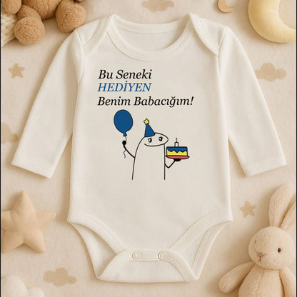 “HEDİYEN” Yazılı Doğum Günü Temalı Bebek Zıbını – 1–36 Ay | Eğlenceli Parti Tasarımı