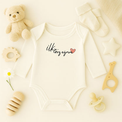 İlk Göz Ağrım Yazılı Bebek Zıbını – Duygusal Tasarım | 1–36 Ay